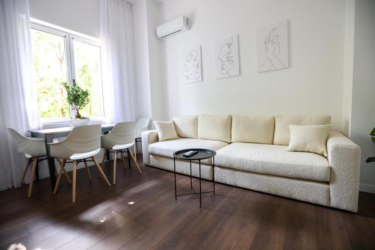 "Middlenest" Central Apartment Tirana Buitenkant foto