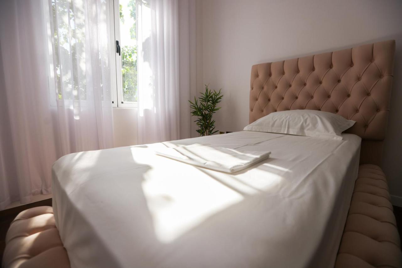 "Middlenest" Central Apartment Tirana Buitenkant foto